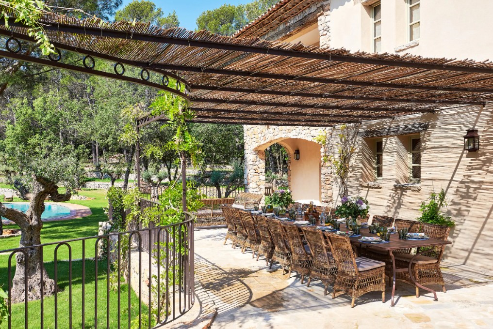 chateau de berne buiten